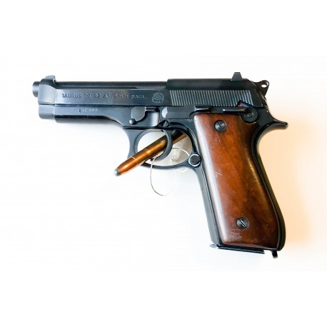 Pistolet Taurus PT92AF